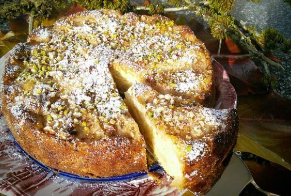 Цитрусовый пирог с грушей, миндалем и фисташками